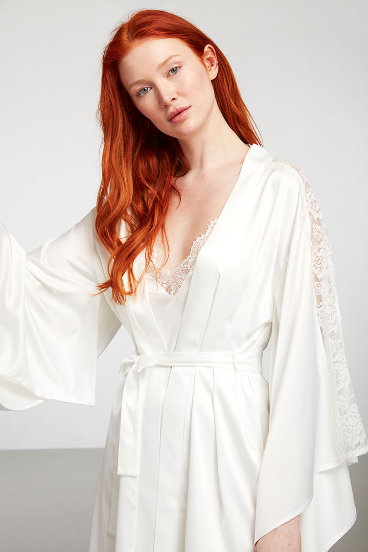 Picture of The Perfect Pair: Robe & Chemise Set - White