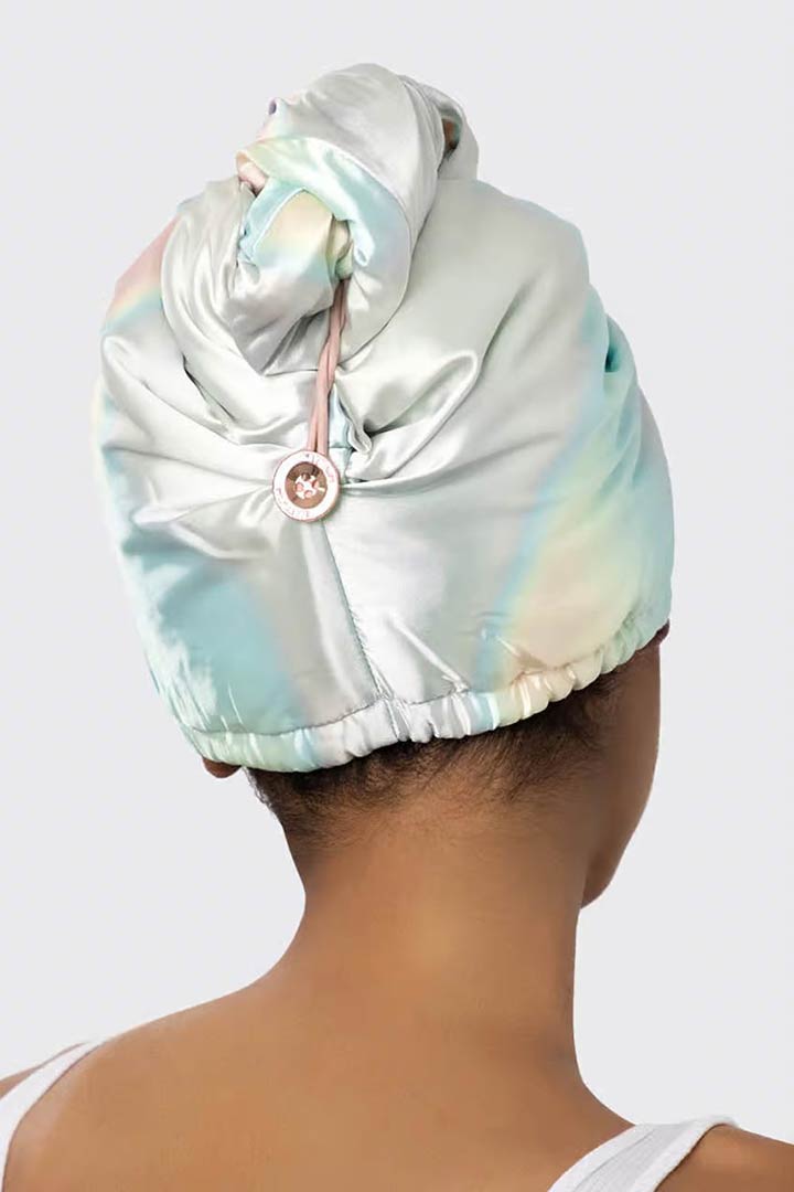 صورة منشفة شعر ملفوفة بالساتان - متعدد الألوان